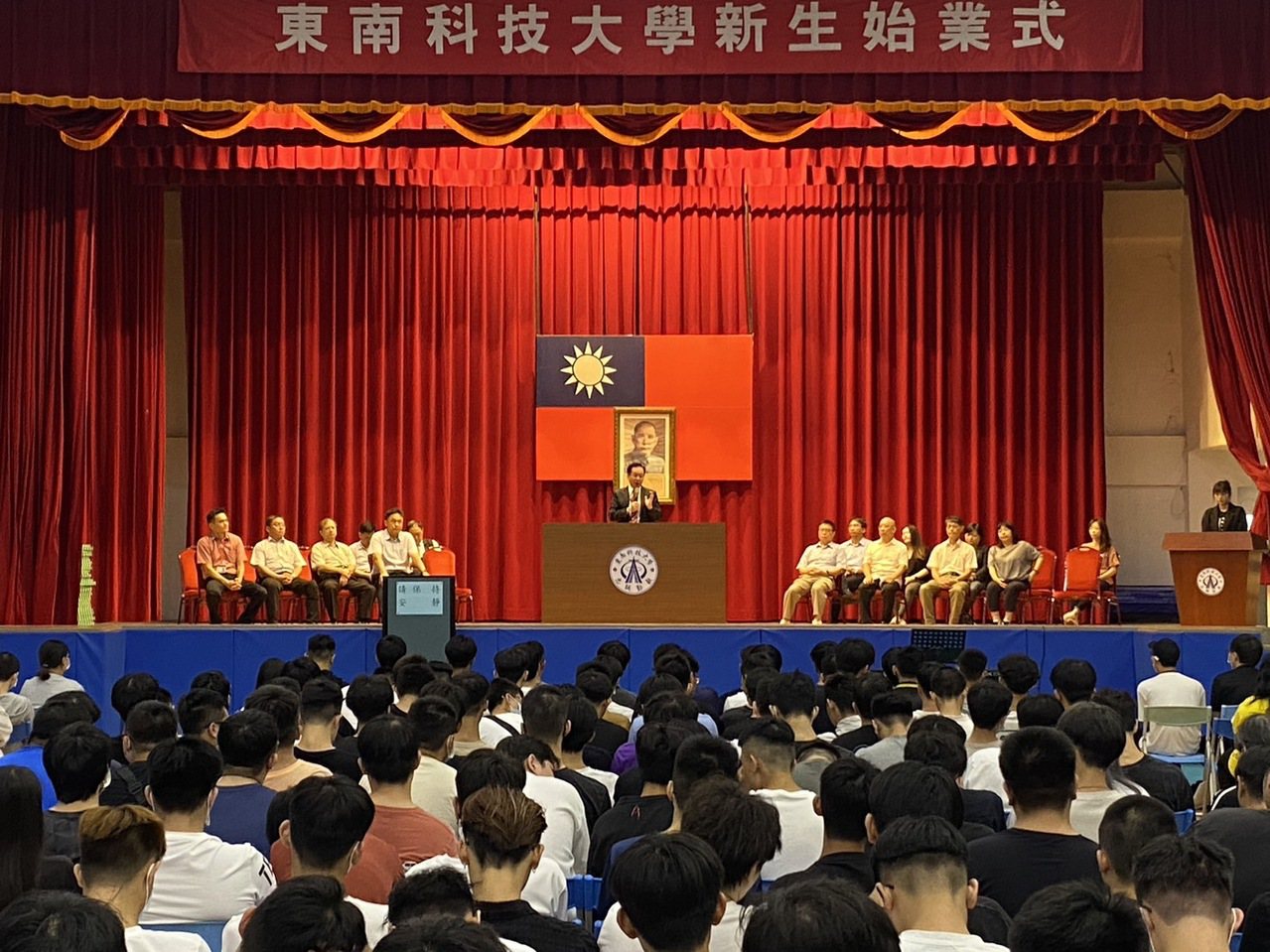 东南科技大学新生始业式李清吟校长致词。 东南科大/提供